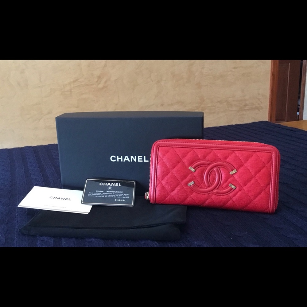 Authentic Chanel Filigree Zip wallet